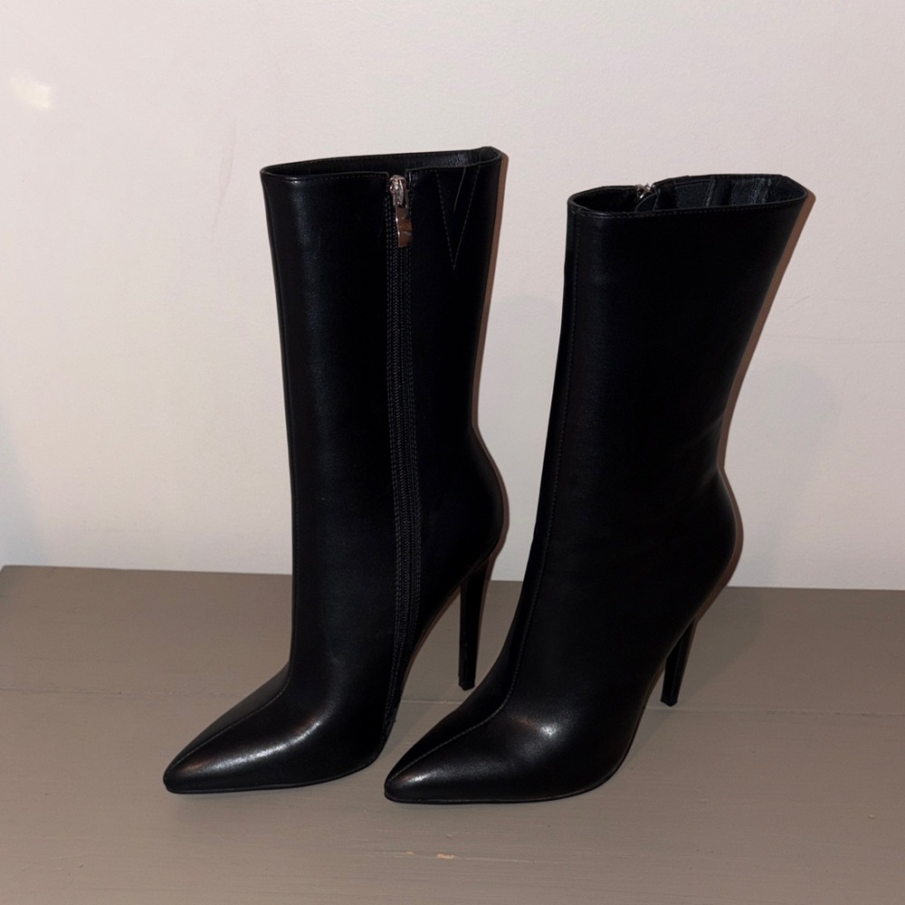 NWOT- Elegant Black Women's Boots